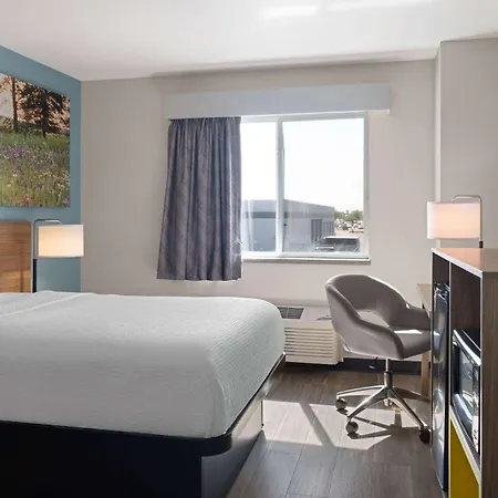 Days Inn By Wyndham Neenah